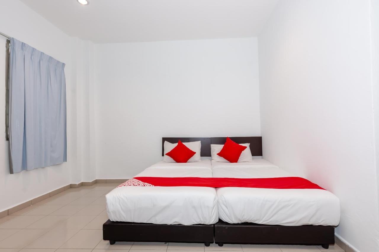 Oyo 1090 Hollitel Hotel Melaka Ngoại thất bức ảnh